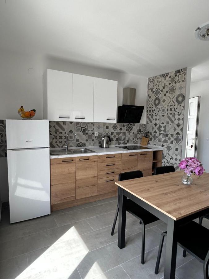 Apartments Ljubomir โรกอซนิซา ภายนอก รูปภาพ